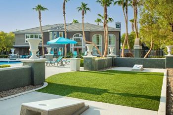 Golf Grass at Verona Apartments